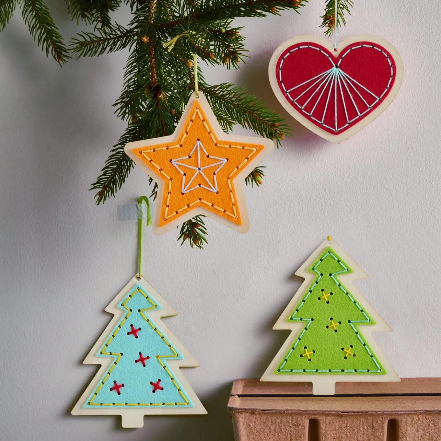 Sachenmacher Holz-Stickanhänger, Bastelset Weihnachten, 12 St., ab 5 J