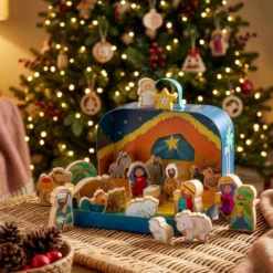 Spielkoffer, Weihnachtskrippe, mit 24 Holzfiguren, ab 18 Monaten