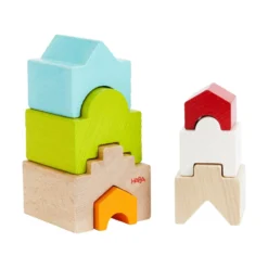 Stapelturm Haus auf Haus, aus Holz